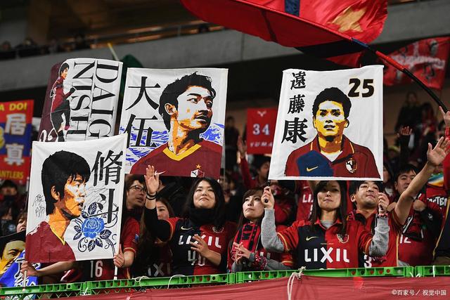 巴萨副主席在施瓦辛格家中赠球衣，支持青少年发展